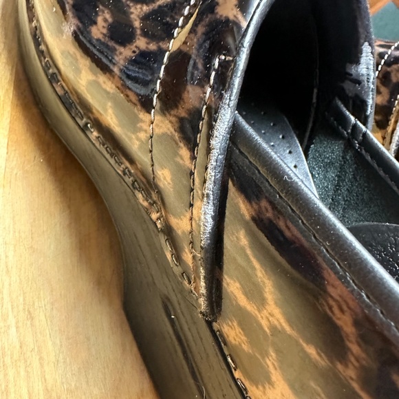 DANSKO, PATENT LEATHER, LEOPARD PRINT CLOGS, SIZE WOMEN'S 41E, 10.5 US - Picture 7 of 11
